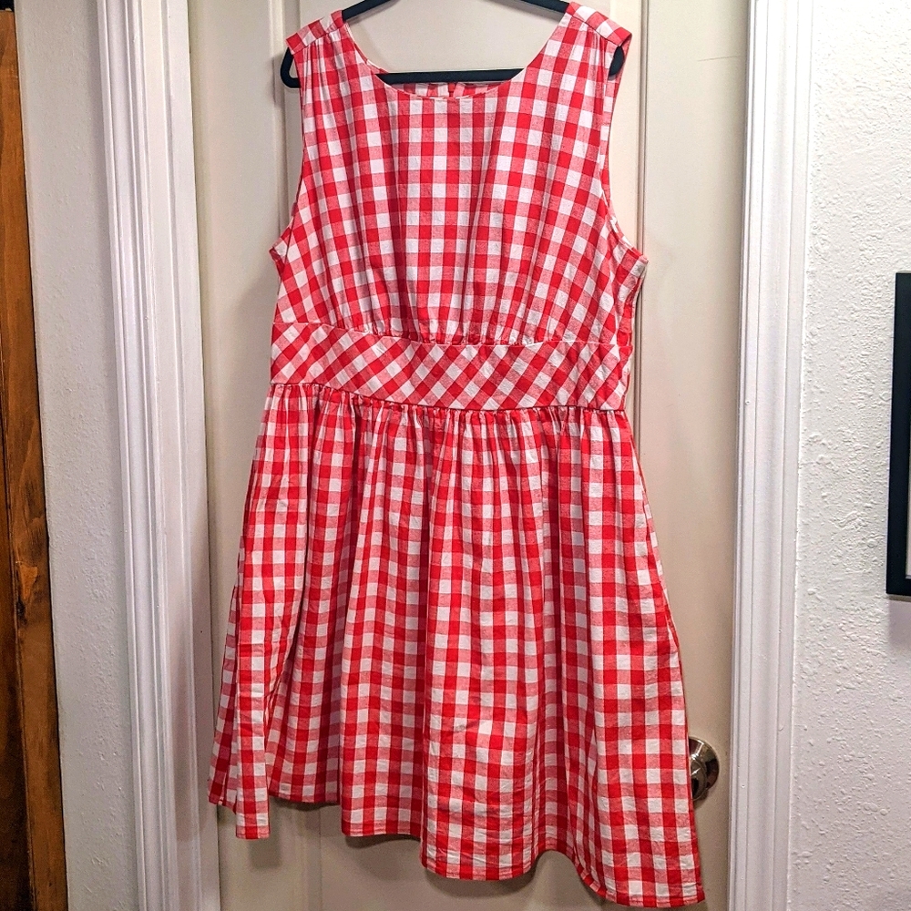 Adorable Red Checkered Dress w/pockets